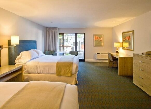 Ashland Hills Hotel & Suites - Photo3