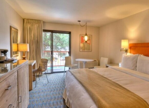 Ashland Hills Hotel & Suites - Photo4