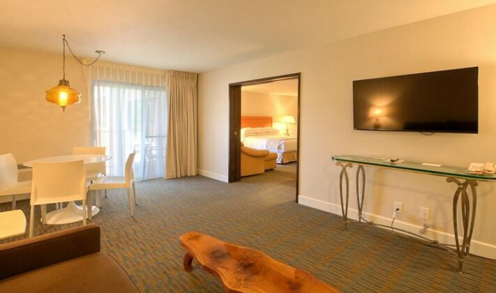 Ashland Hills Hotel & Suites - Photo5