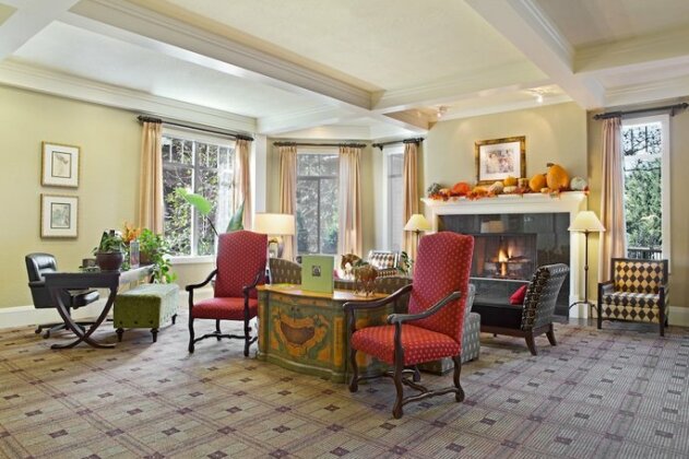 Plaza Inn & Suites at Ashland Creek - Photo2