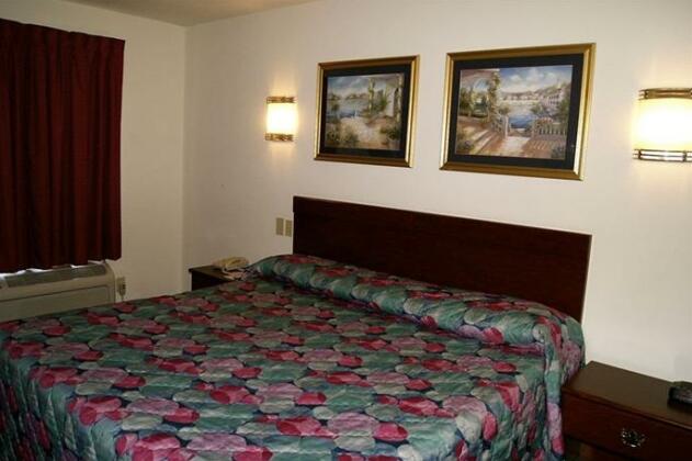 American Inn and Suites - Photo5