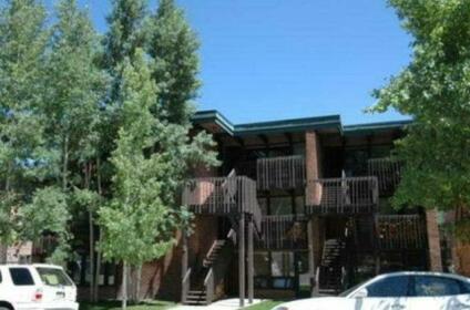 Cottonwoods 2F - 2 Br condo by RedAwning