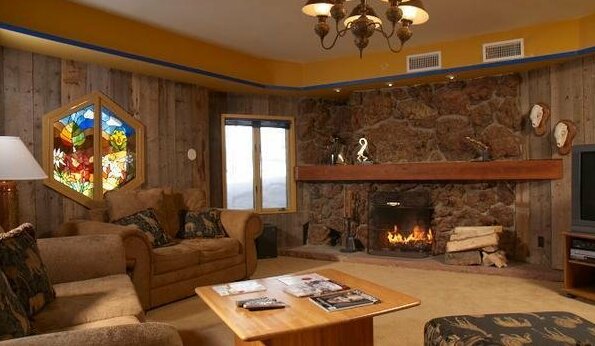 Slopeside Chalet - 6 Bedrooms Home - Photo2