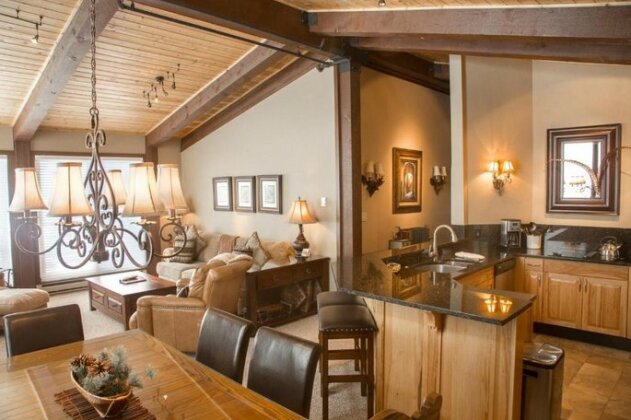 Snowmass Village 2 Bedroom Condo at the Enclave Ski-in Ski-out in the heart of the village - Photo2