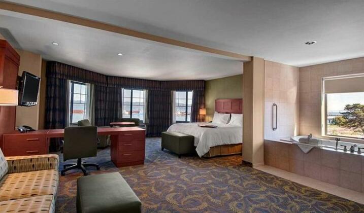 Hampton Inn & Suites Astoria - Photo3