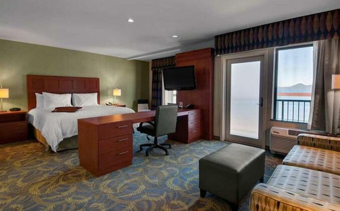 Hampton Inn & Suites Astoria - Photo4