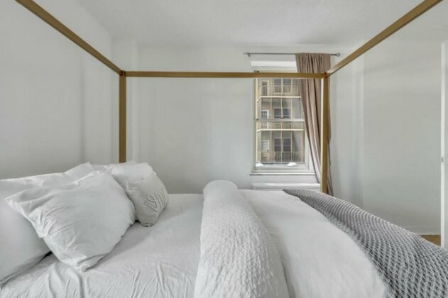 1 Bedroom Downtown Condo Amazing Location Self Check-In Top Pick - Photo4