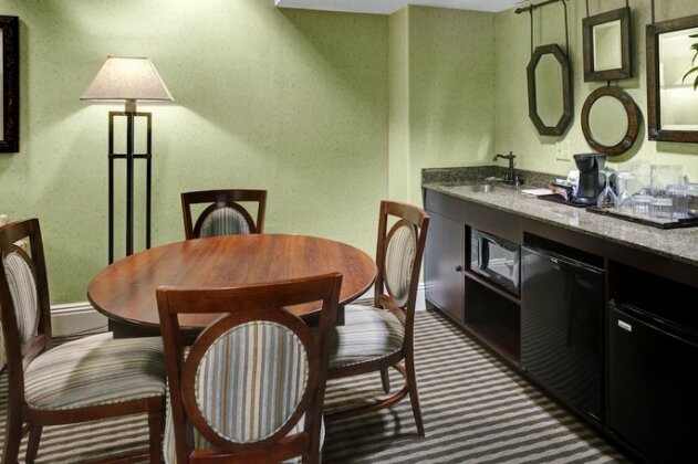 Holiday Inn Express Hotel & Suites Atlanta Buckhead - Photo5