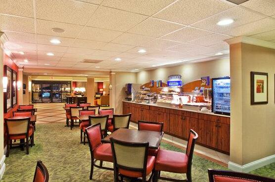 Holiday Inn Express Hotel & Suites - Atlanta/Emory University Area - Photo4