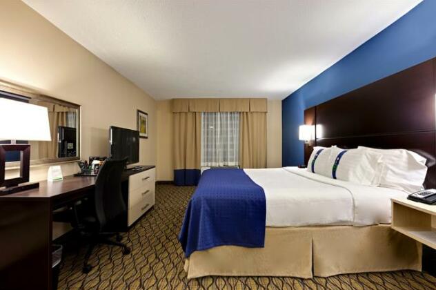 Holiday Inn & Suites Atlanta Airport North - Photo2