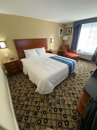 SureStay Plus Hotel by Best Western Atlanta Airport South - Photo4
