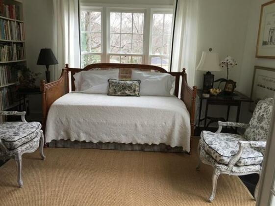 The Cottage Bed & Breakfast in Decatur GA - Photo2