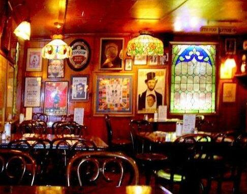 Irish Pub and Inn - Photo2