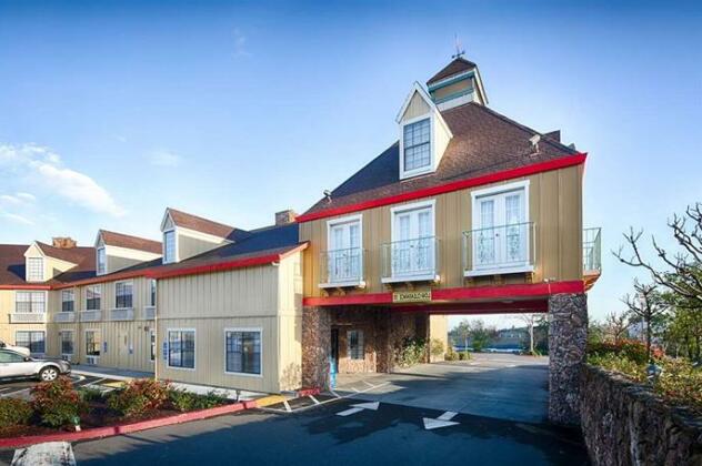 Red Lion Inn & Suites Auburn - Photo5