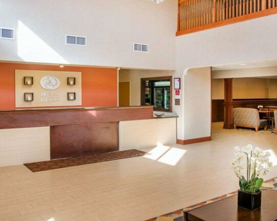 Comfort Suites Auburn Hills - Photo5