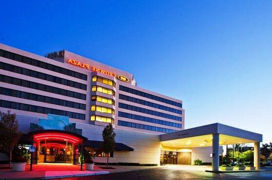 Crowne Plaza Hotels & Resorts Auburn Hills - Photo2