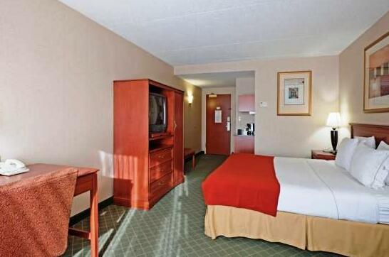 Holiday Inn Express & Suites Auburn - Photo4