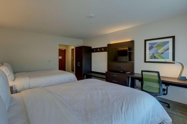 Holiday Inn Express & Suites - Auburn Downtown - Photo2