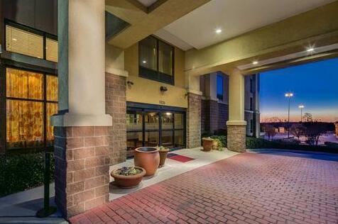 Hampton Inn & Suites Augusta West - Photo3