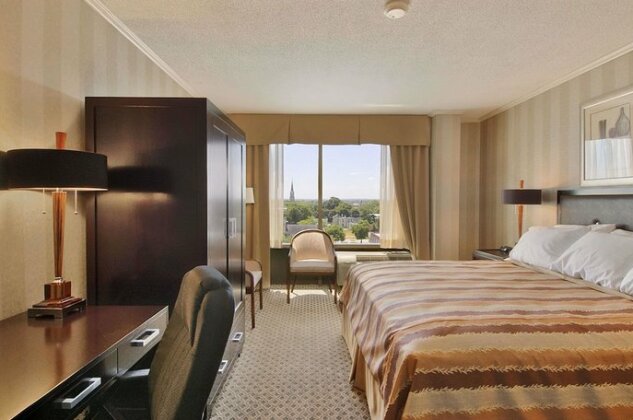 Ramada by Wyndham Augusta Downtown Hotel & Conference Center - Photo3