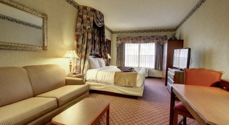 Holiday Inn Express & Suites Aurora - Naperville - Photo2