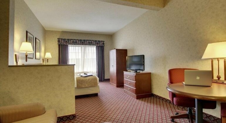 Holiday Inn Express & Suites Aurora - Naperville - Photo3