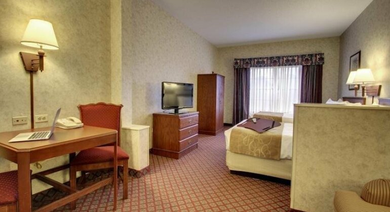 Holiday Inn Express & Suites Aurora - Naperville - Photo4