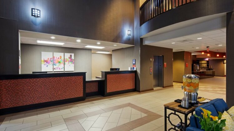 Best Western PLUS Austin Airport Inn & Suites - Photo4