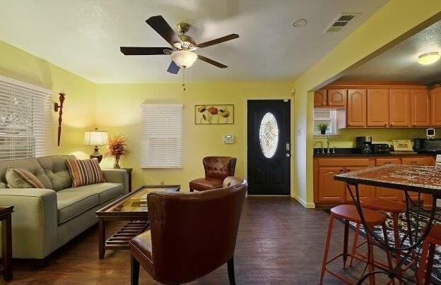 Cheerful Character House by TurnKey Vacation Rentals - Photo3