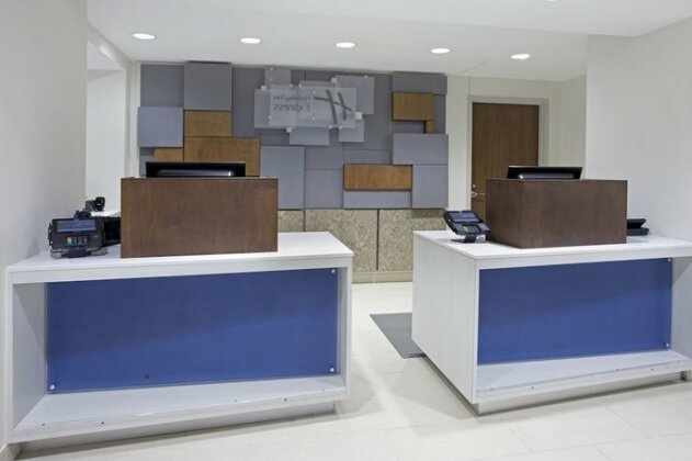 Holiday Inn Express Hotel & Suites Austin Downtown - Photo4