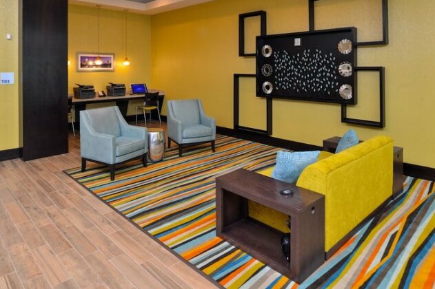 Holiday Inn Express & Suites Austin South - Photo2