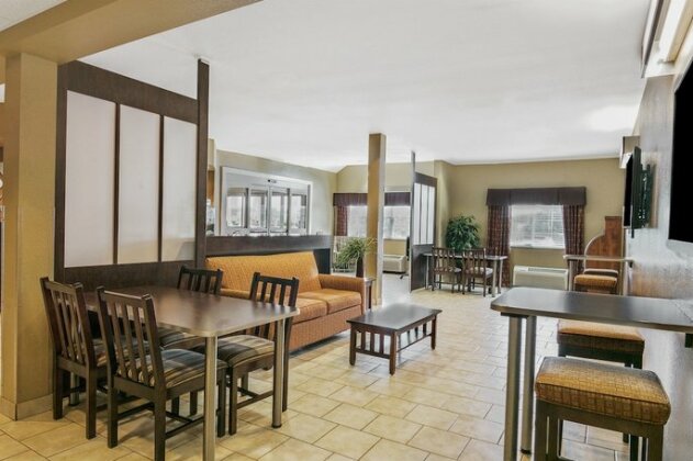 Microtel Inn & Suites by Wyndham Austin Airport - Photo3