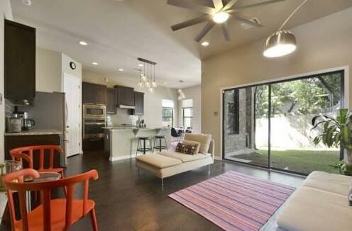 Modern & Vibrant South Austin House by TurnKey Vacation Rentals - Photo2