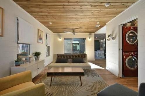 Refined Eastside House by TurnKey Vacation Rentals - Photo2