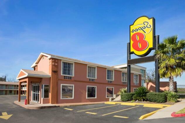 Super 8 by Wyndham Austin Downtown Capitol Area