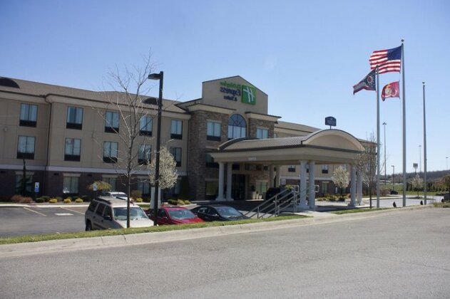 Holiday Inn Express & Suites Youngstown West I 80