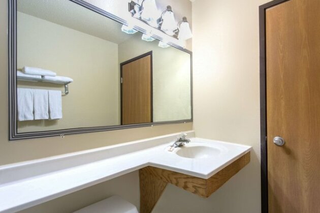 Super 8 by Wyndham Youngstown Austintown - Photo4