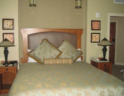 Avila Village Inn - Photo3