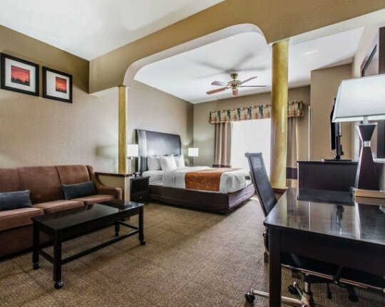 Comfort Suites Bakersfield - Photo2