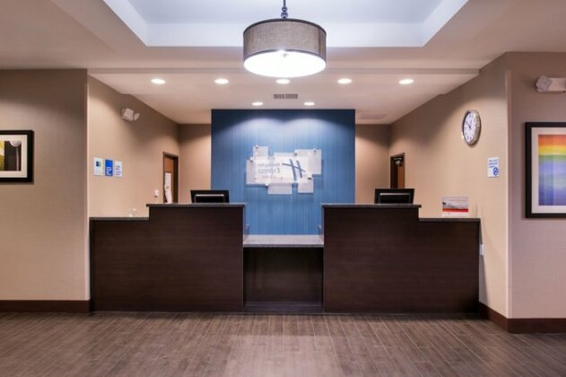Holiday Inn Express Bakersfield Airport - Photo3