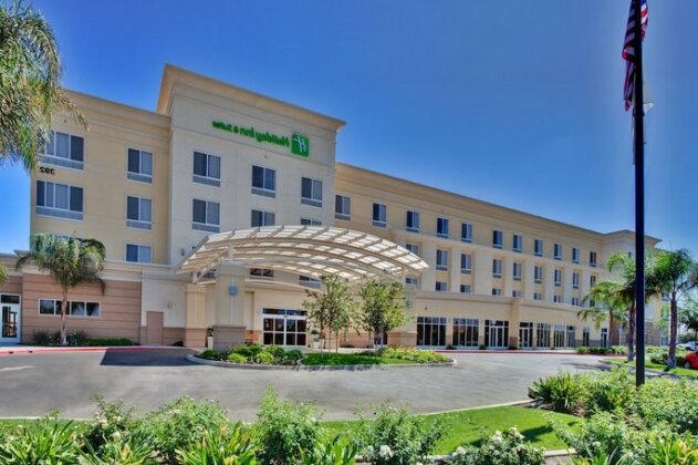 Holiday Inn Hotel & Suites Bakersfield - Photo2