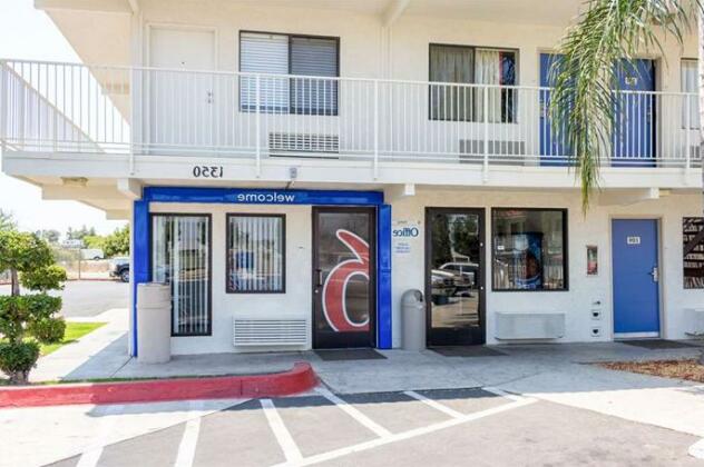 Motel 6 Bakersfield Convention Center - Photo2