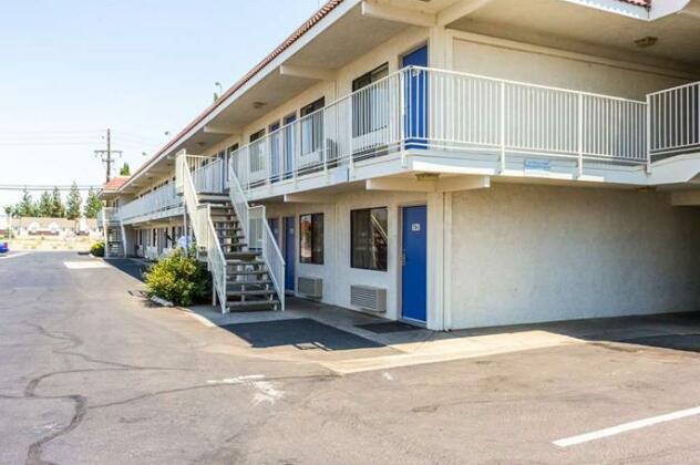 Motel 6 Bakersfield Convention Center - Photo3