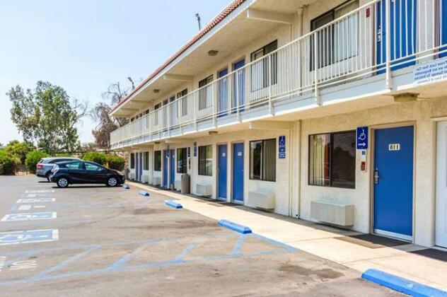 Motel 6 Bakersfield Convention Center - Photo4