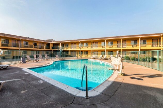 Quality Inn & Suites Bakersfield Bakersfield