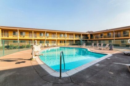 Quality Inn & Suites Bakersfield Bakersfield