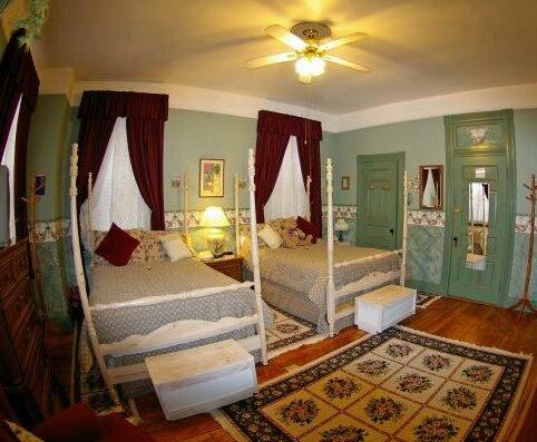 Aunt Rebecca's Bed and Breakfast - Photo2