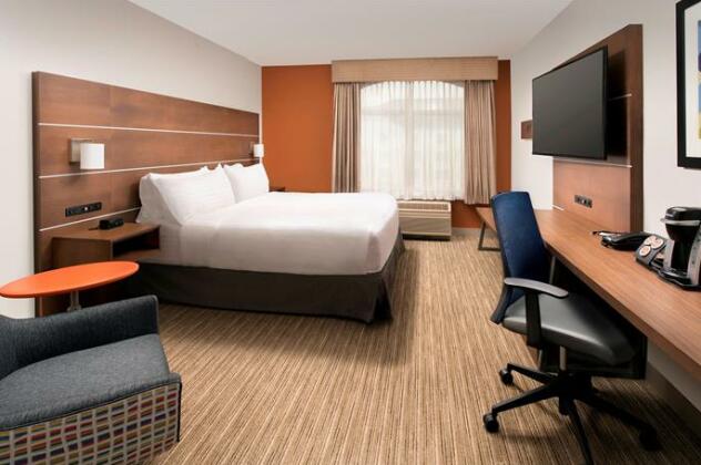 Holiday Inn Express & Suites Baltimore - BWI Airport North - Photo3