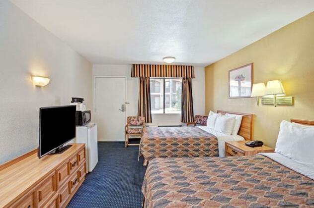 Travelodge by Wyndham Banning Casino and Outlet Mall - Photo5