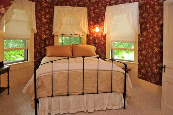 Maplecroft Bed & Breakfast - Photo2